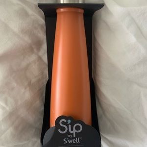 Sip insulated water bottle